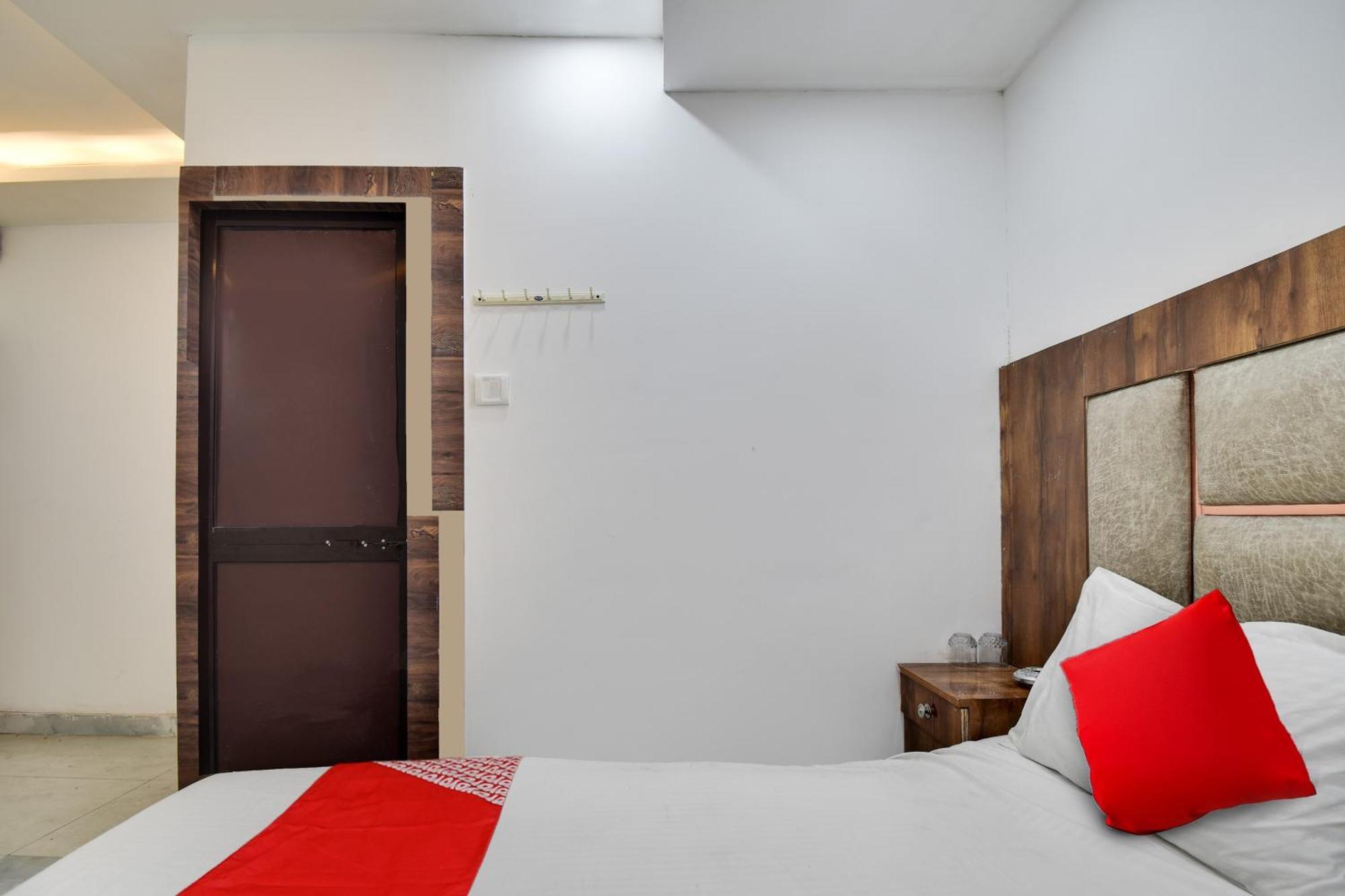 Hotel O Golden King New Delhi